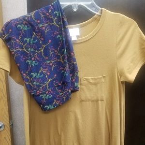 Beautiful Gold Carly with  OS leggings